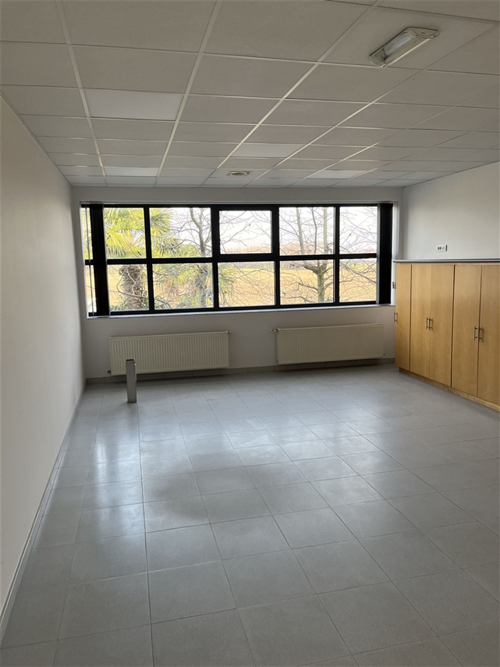Magazijn + kantoor op zichtlocatie langs E17 foto 31