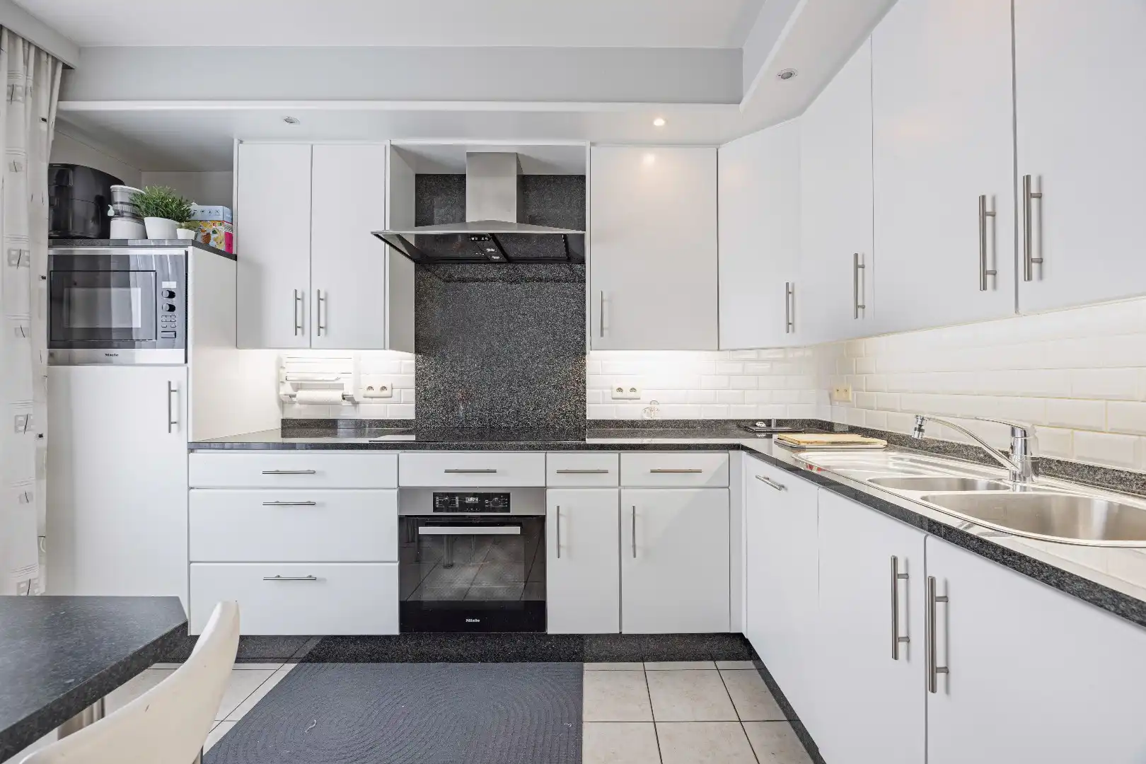 Instapklare, lichtrijke bel-etage woning met ruime garage en terras op centrale ligging foto 7
