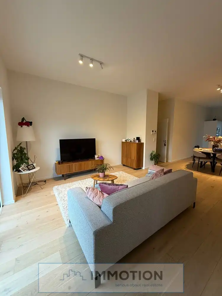 Instapklaar appartement met terras en parking foto 4