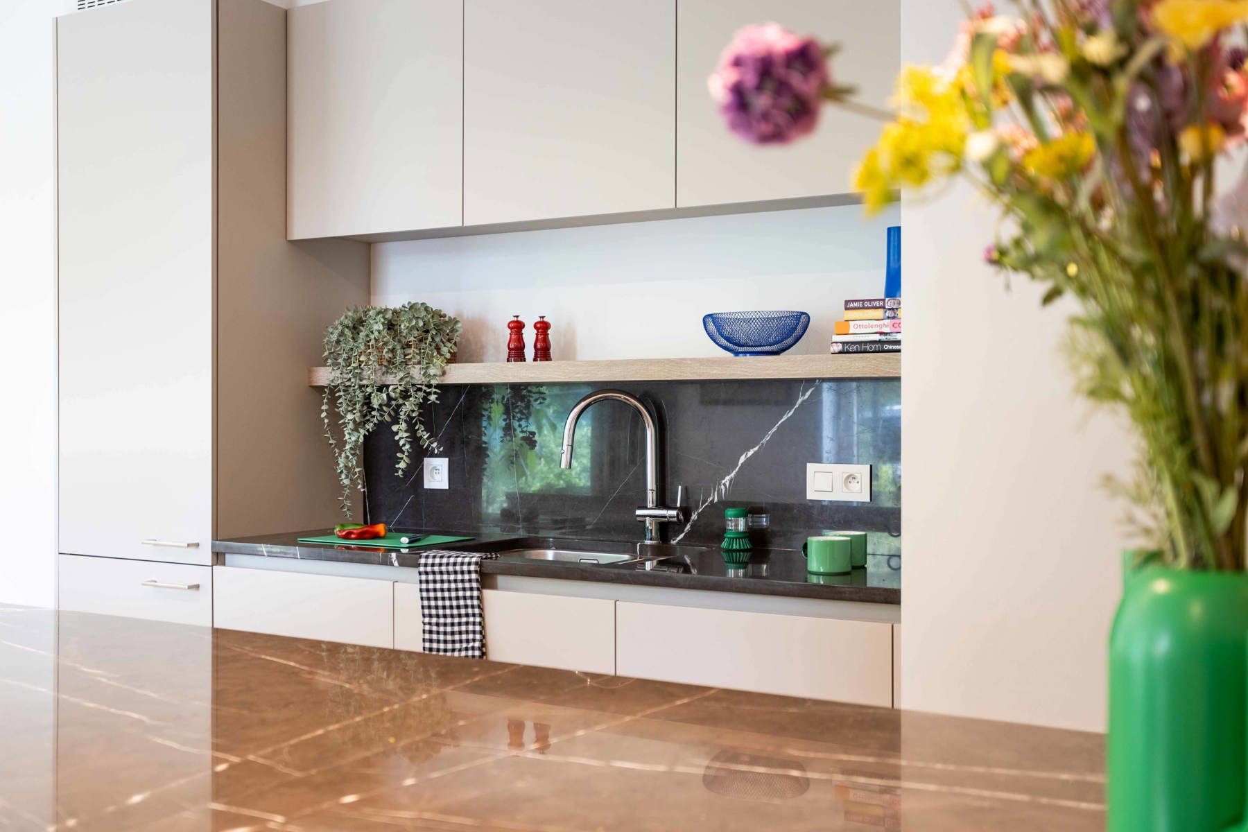 Ruim gelijkvloersappartement met hoogwaardige afwerking foto 7