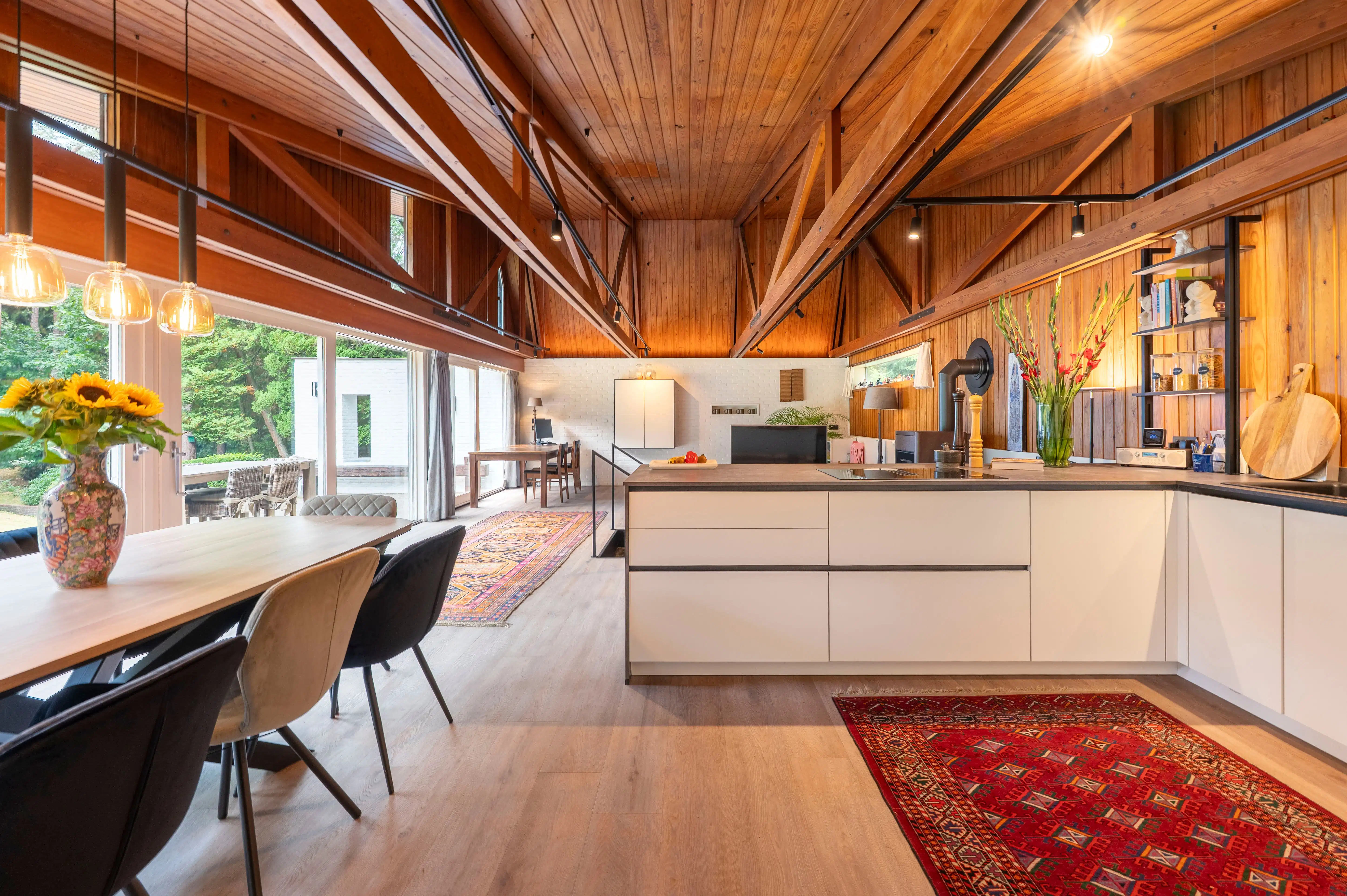 Architecturale sixtieswoning in volledige privacy en uniek natuurlandschap! foto 8
