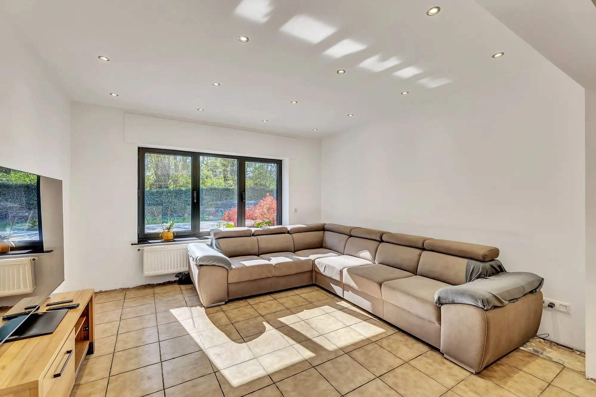 Goed onderhouden woning met garage foto 4