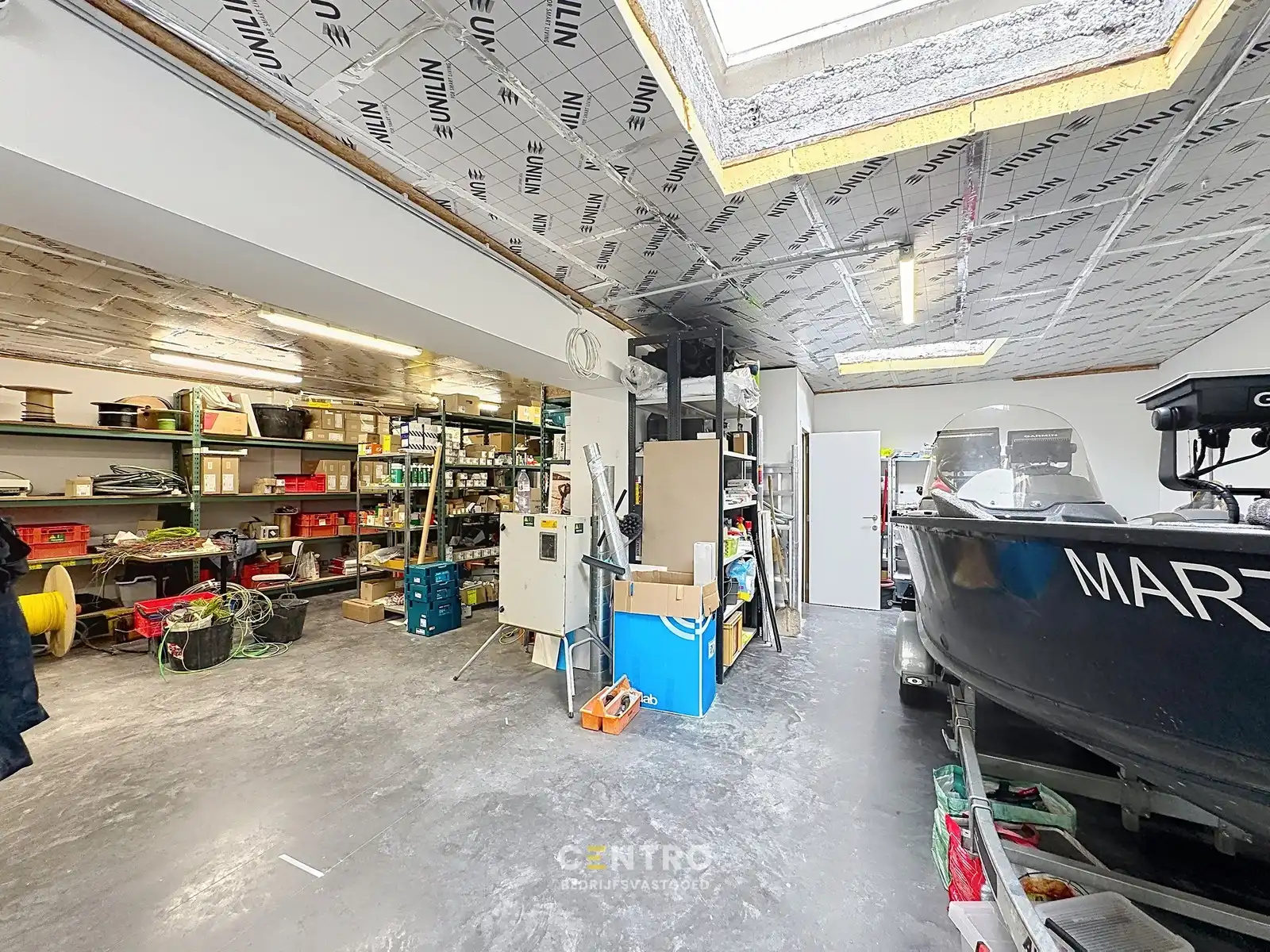 Uniek, betaalbaar aanbod: Instapklaar en goed geïsoleerd MAGAZIJN met KANTOOR, voorzien van alle comfort (airco, keuken, sanitair, ...). Op een boogscheut van Brugge centrum! foto 11