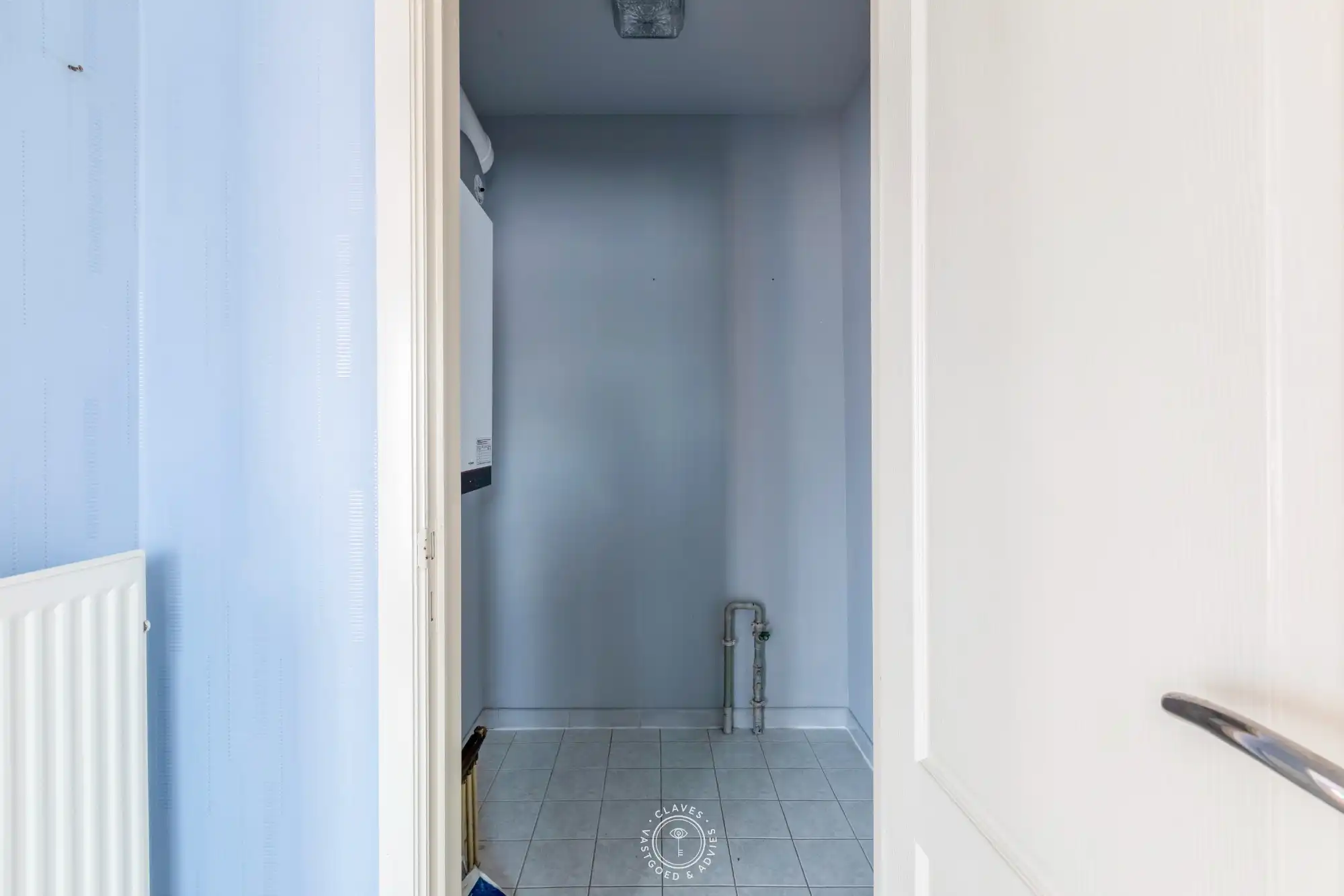 Centraal gelegen appartement met drie slaapkamers en veel lichtinval foto 9