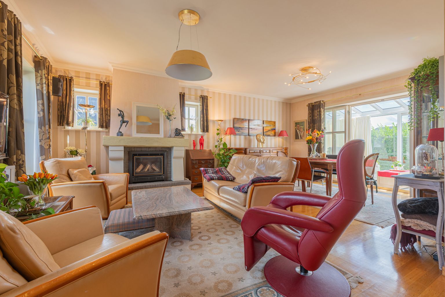 Open bebouwing met 4 slpks en veel opbergruimte! foto 3