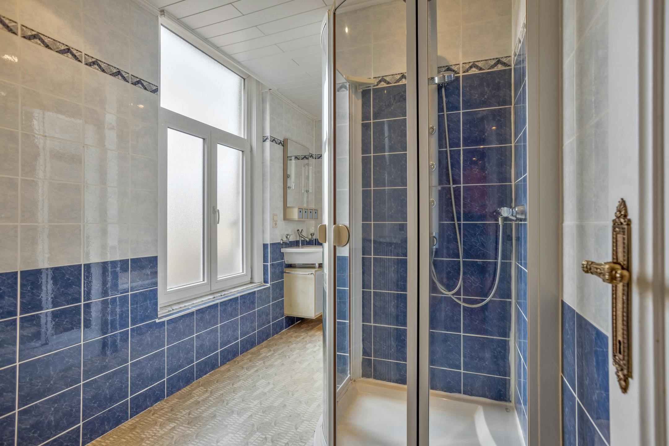 Handelspand met woning in centrum Veurne. foto 28