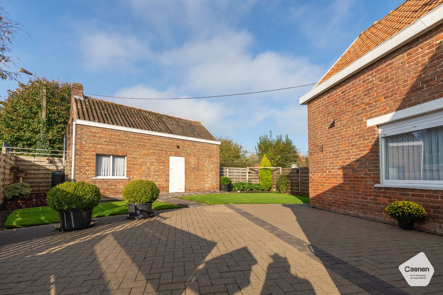 Leuke te renoveren half-open woning met 2 slaapkamers en GARAGE foto 10