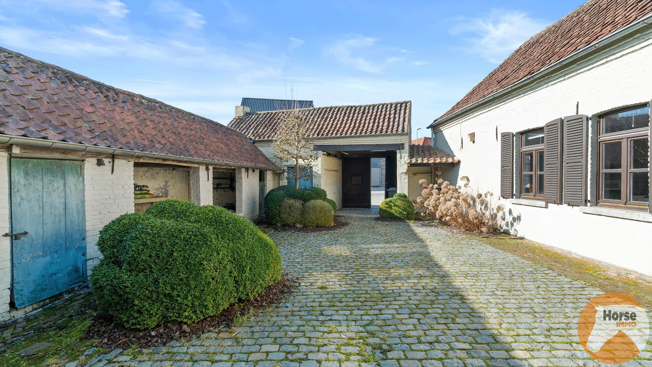 Charmante vierkantshoeve in het landelijke Aaigem op 1515 m² foto 4