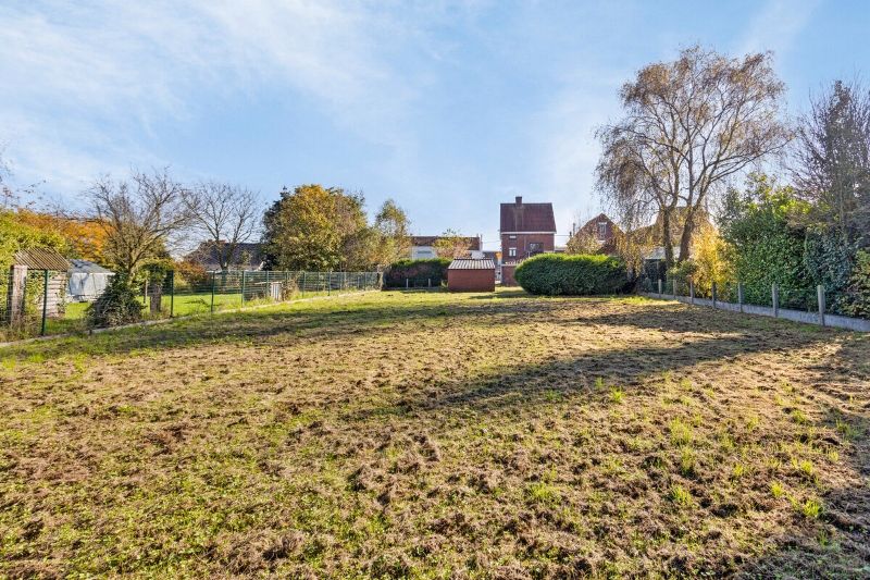 Te renoveren woning met riante tuin en bijgebouwen. foto 17