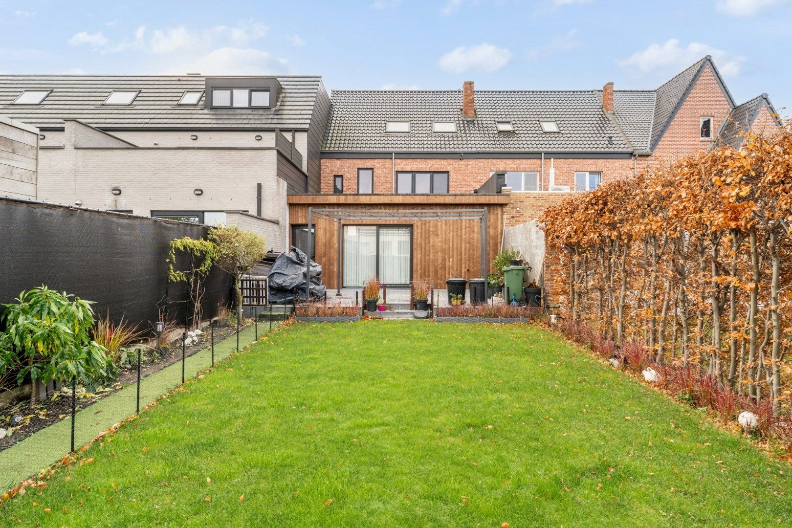 Gerenoveerde rijwoning met vier slaapkamers en tuintje vlakbij het centrum van Beverst foto 3