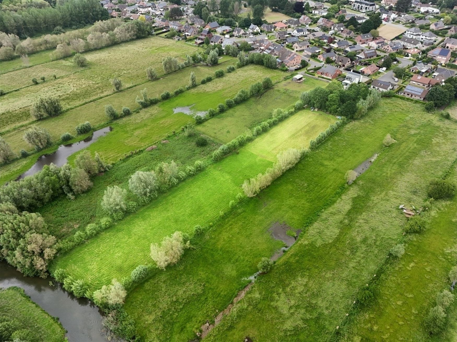 Mooie gezinsvilla met zonnige tuin en weide foto 26