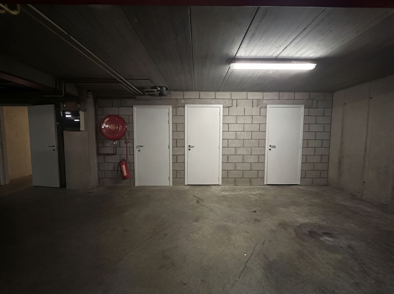 Ruim duplexappartement met 2 slaapkamers, terras, autostaanplaats en kelderberging. foto 20