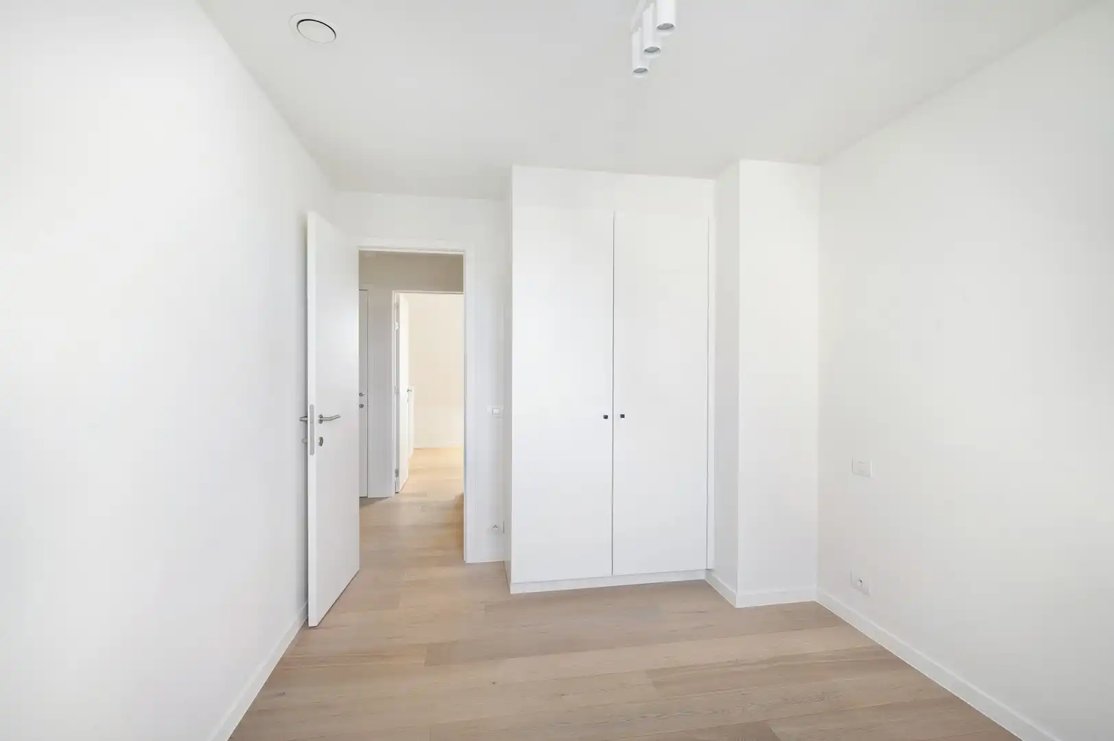 OPENDEUR ZATERDAG 18 APRIL TUSSEN 14U-16U -  Ruime woning met vier slaapkamers en een grote tuin, gelegen in een rustige en aangename omgeving. foto 22