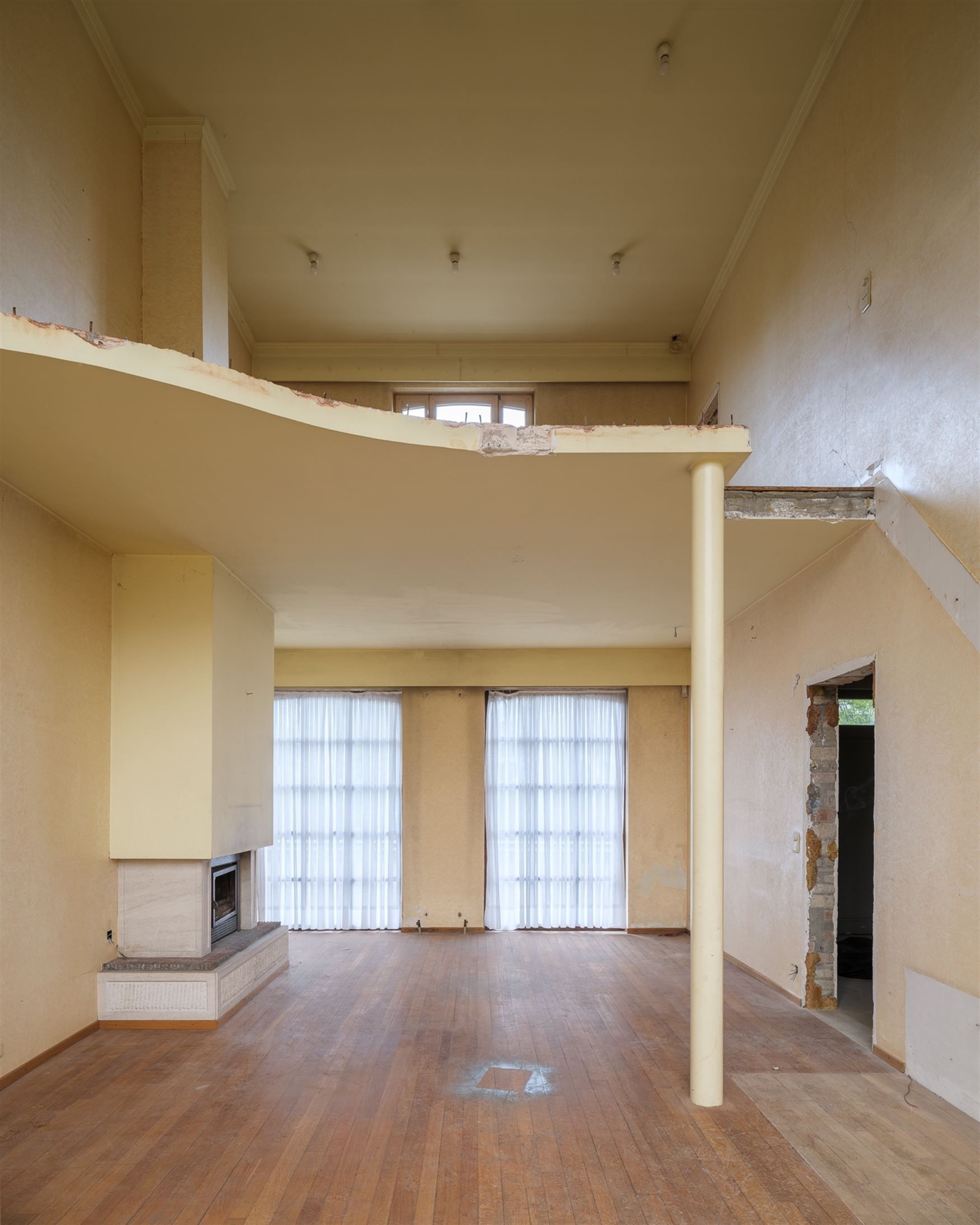 Woning met kantoor, parking en tuin foto 11