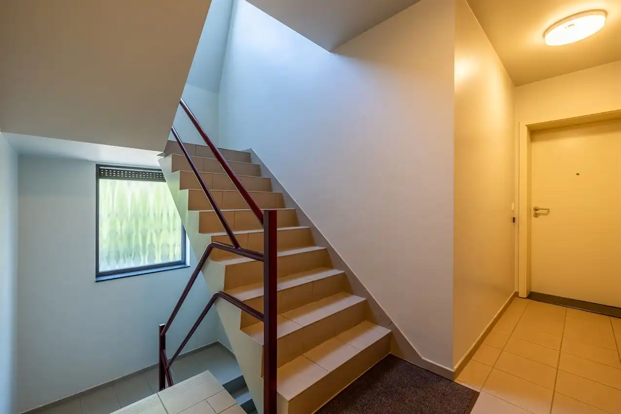 Appartement met twee slaapkamer en terras nabij centrum foto 21