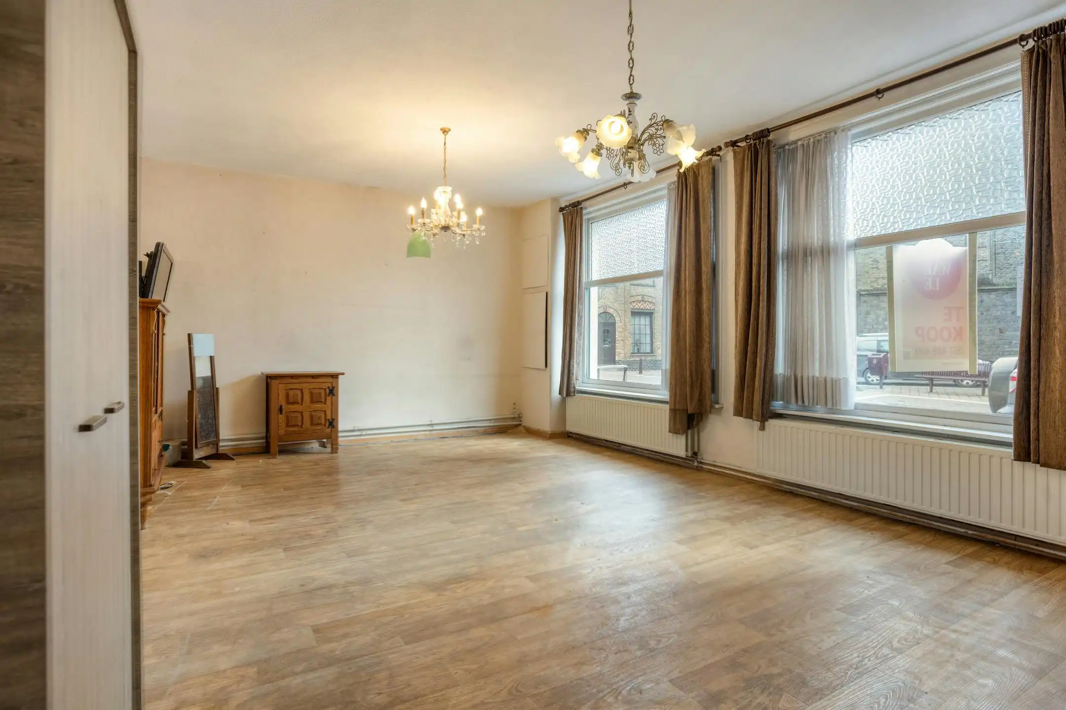 Volledig op te frissen huis in hartje Poperinge foto 6