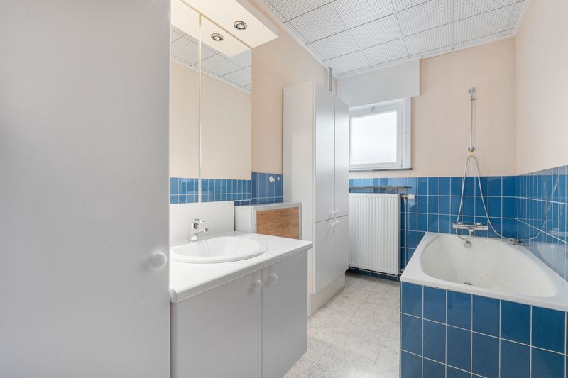 Torhout- Vrijstaande woning met 5 slaapkamers. foto 16