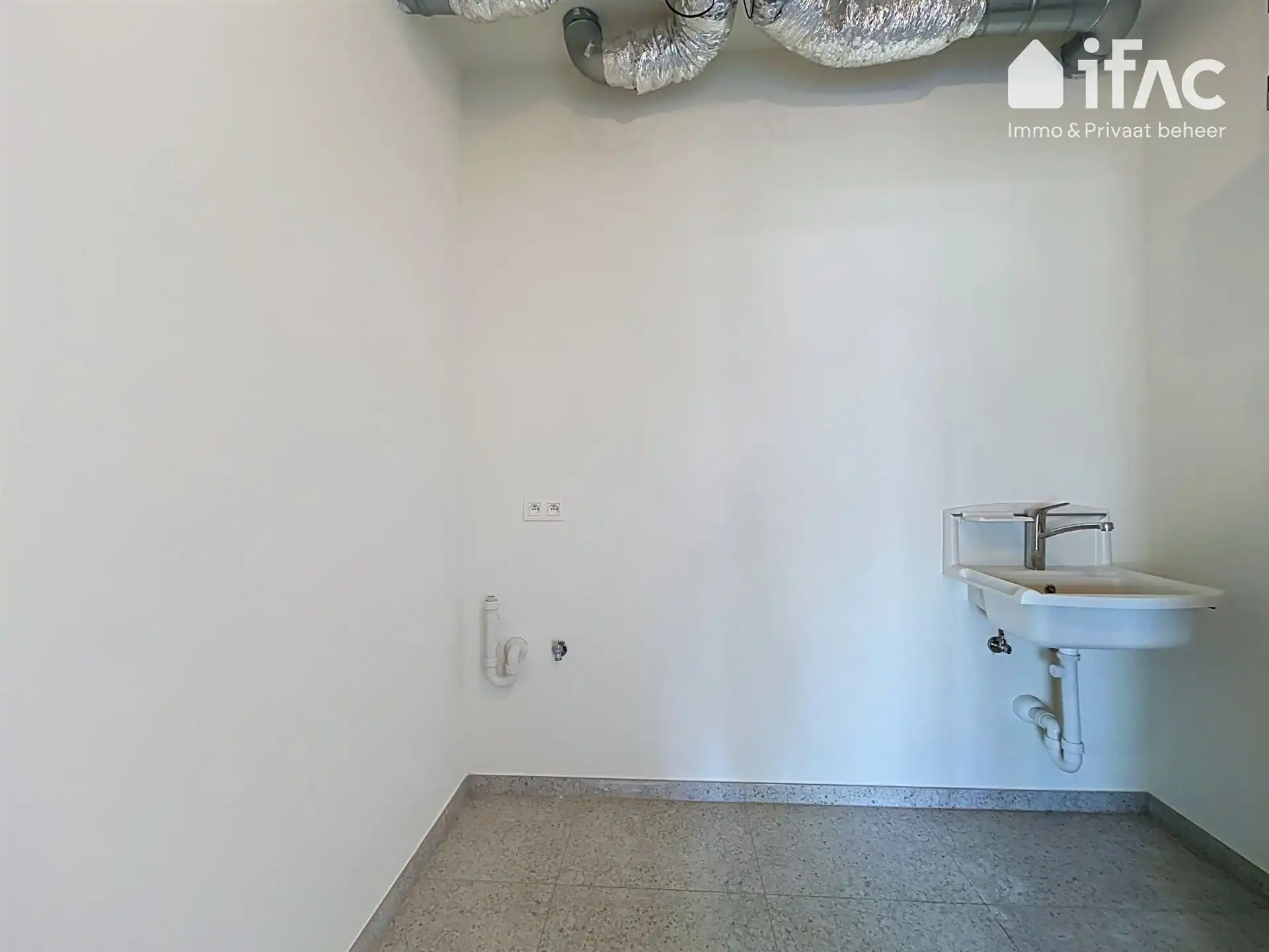 Ruim nieuwbouwappartement met garagebox op de Panquin-site foto 15