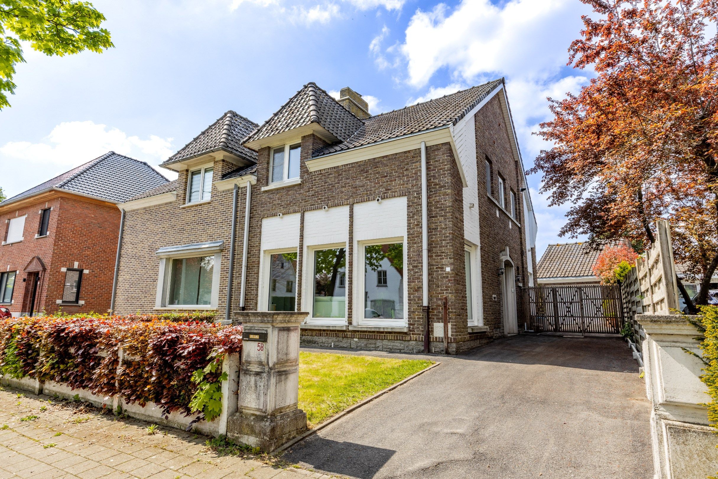 GERENOVEERDE HOB MET BIJGEBOUW EN GARAGE foto {{pictureIndex}}