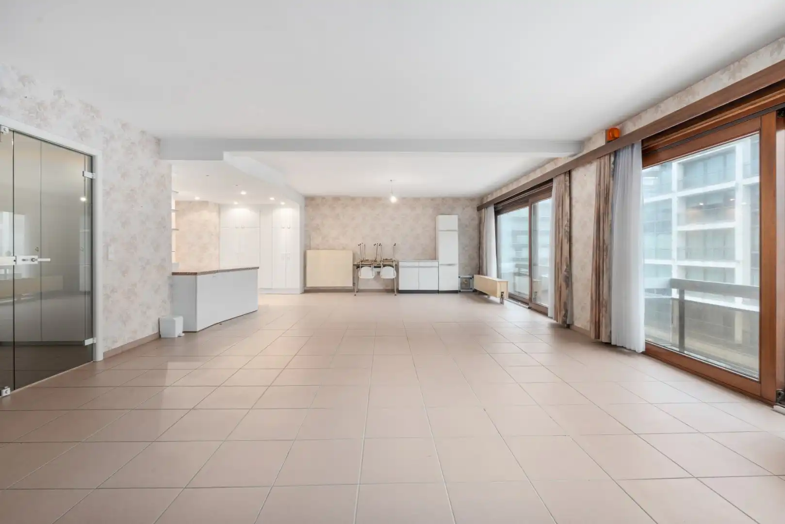 RUIM 3 SLAAPKAMERAPPARTEMENT TE KOOP  IN HET CENTRUM VAN OOSTDUINKERKE BAD foto 4