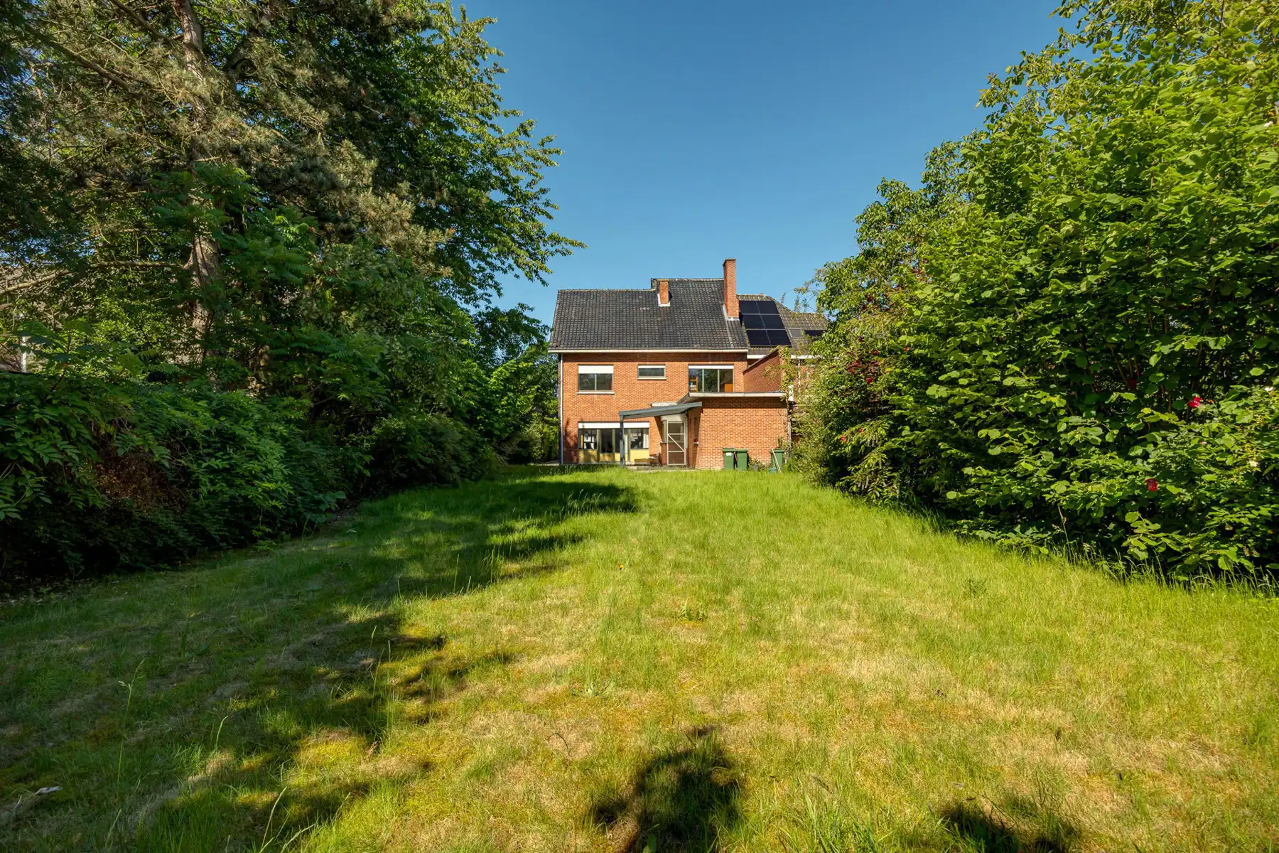 Ruime halfopen bebouwing met grote tuin foto 3