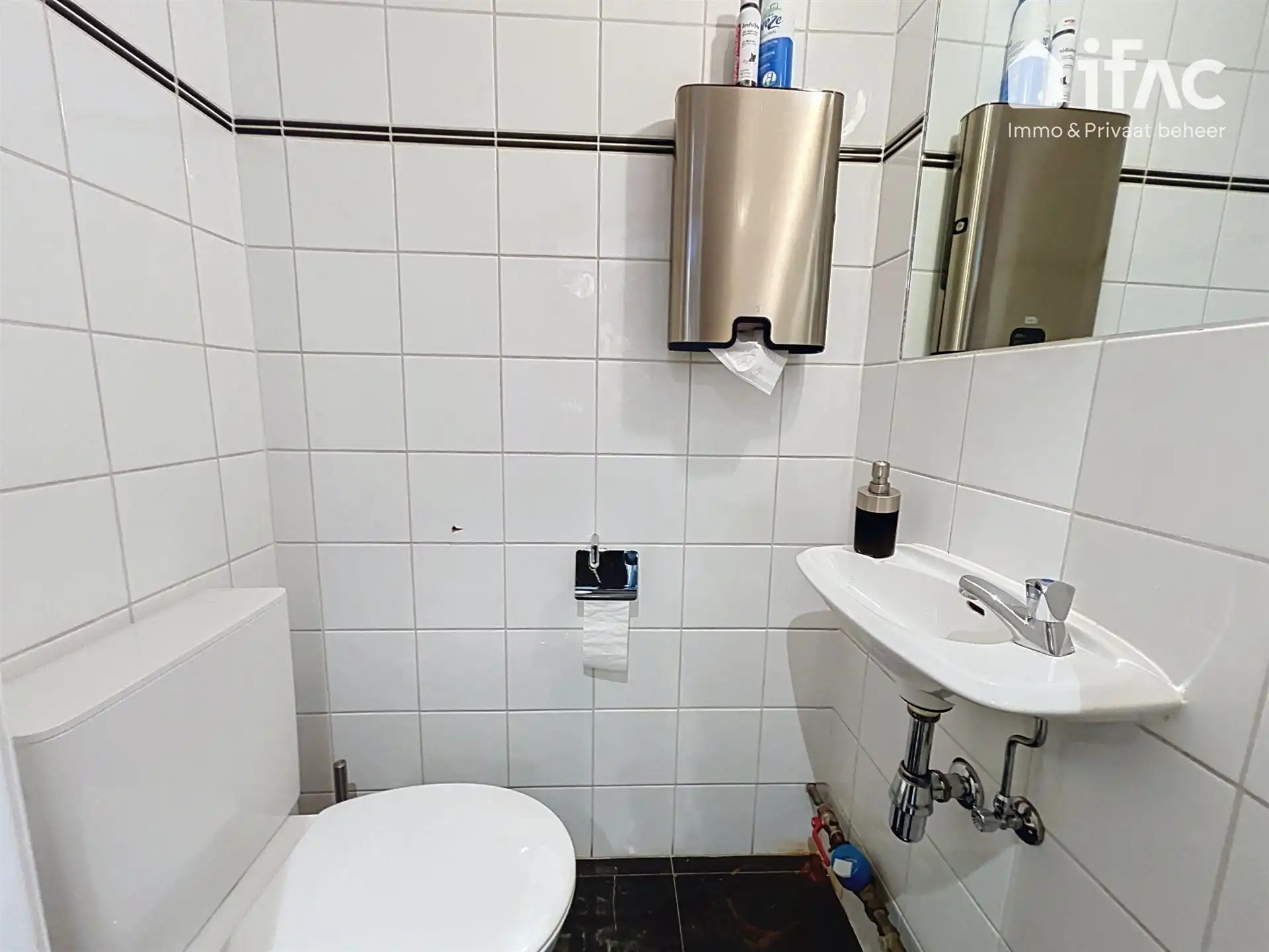 Uitstekend gelegen handelspand/kantoor op invalsweg  foto 10