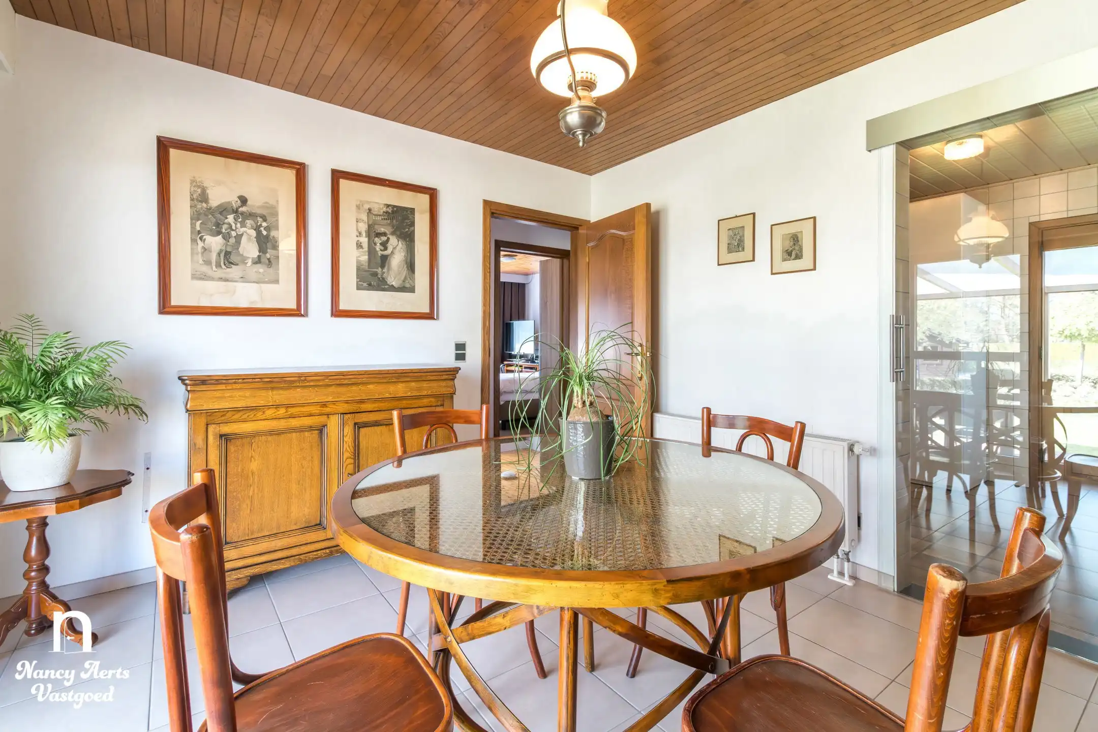 Lichtrijke woning met prachtige tuin en groeipotentieel foto 13