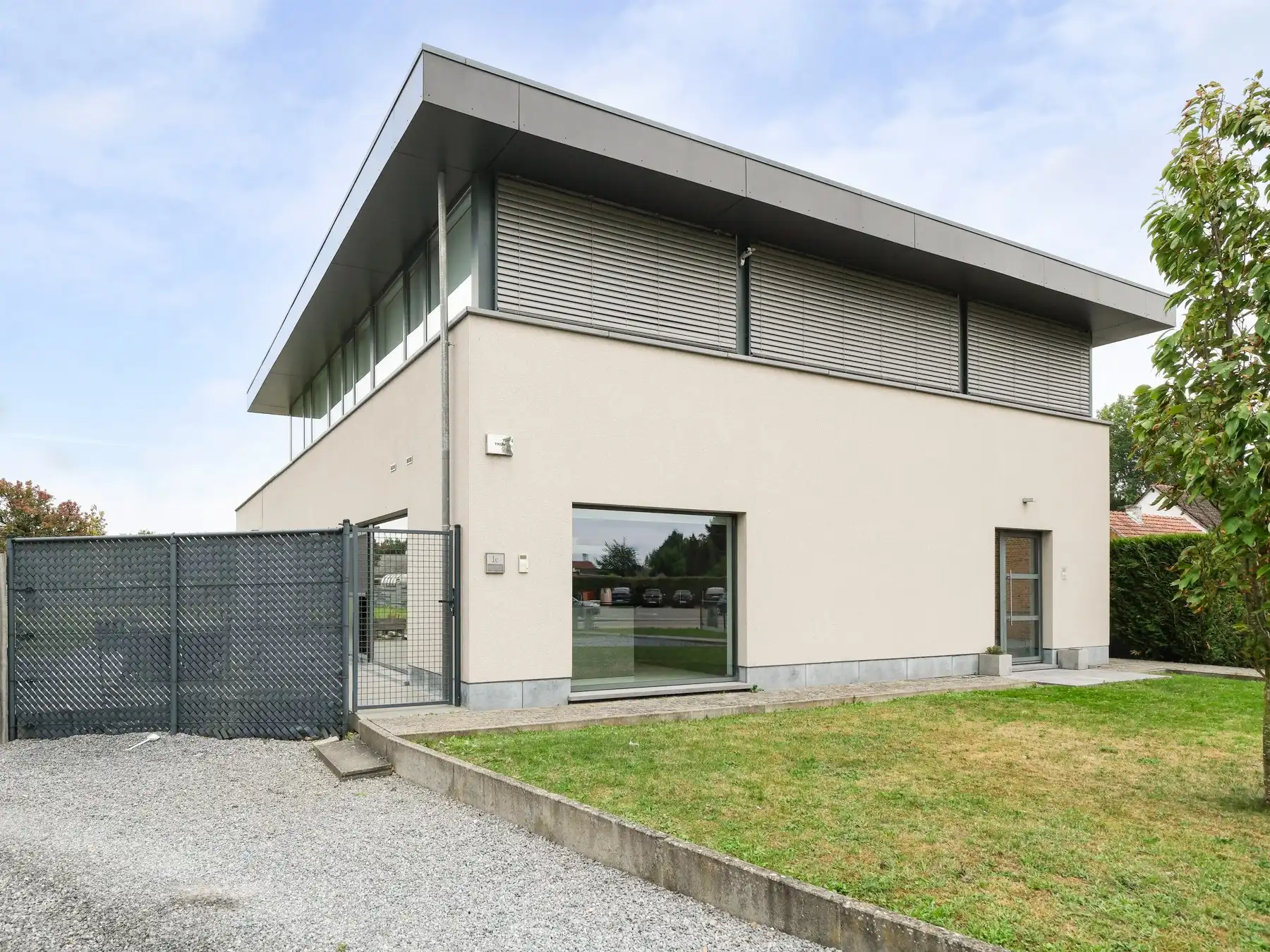 Riant gelijkvloers appartement met tuin op een boogscheut van Hasselt! foto {{pictureIndex}}