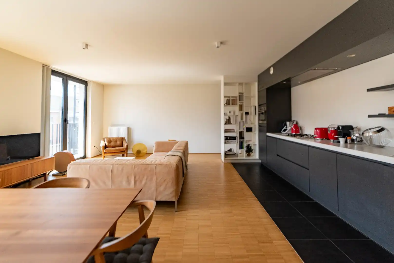 Luxueus appartement met 2 slk, terras en parking foto 4