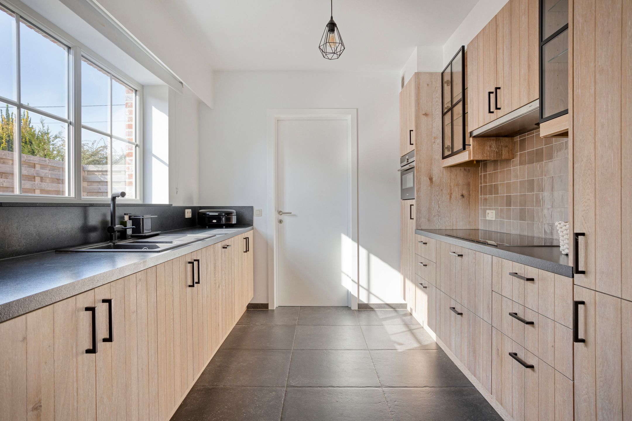BEN woning met 4 slaapkamers, tuin & garage op toplocatie foto 6