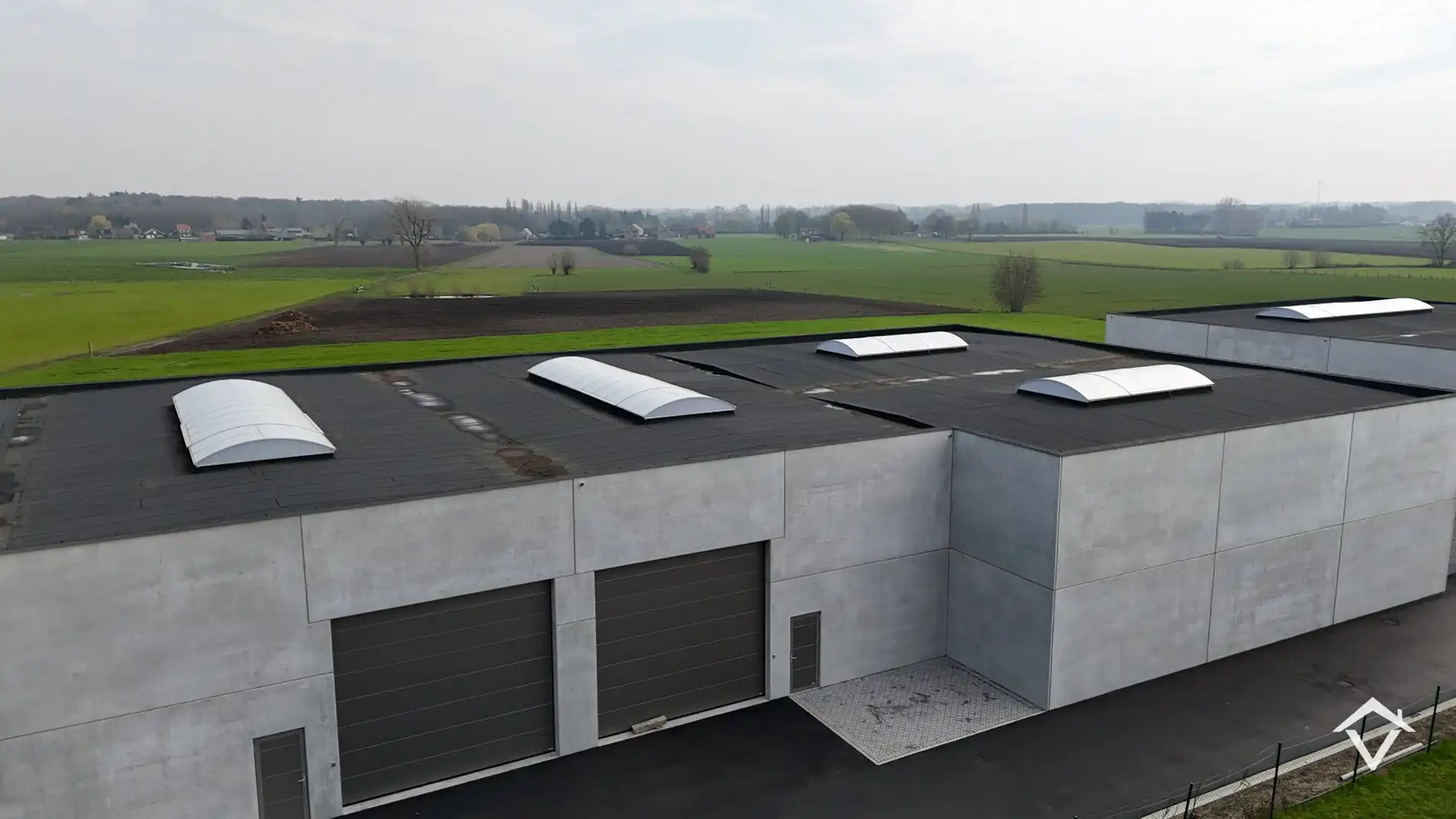 Nieuwbouw loods KMO-UNIT te koop – 256 m² met 1 parkeerplaats inbegrepen op de industriezone te Aartrijke foto 8