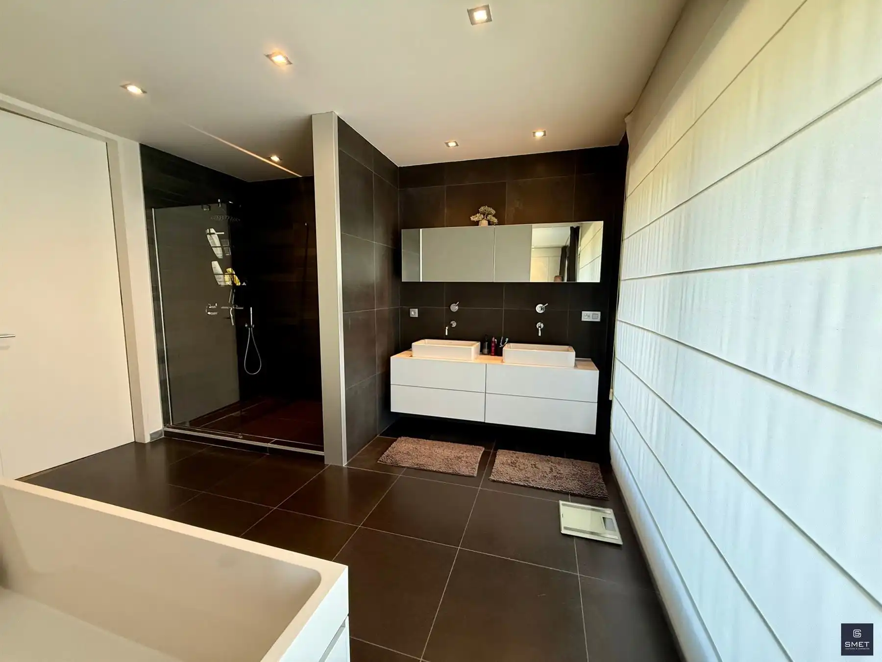 RUSTIG GELEGEN PRACHTIGE WONING  MET TOPAFWERKING  foto 18