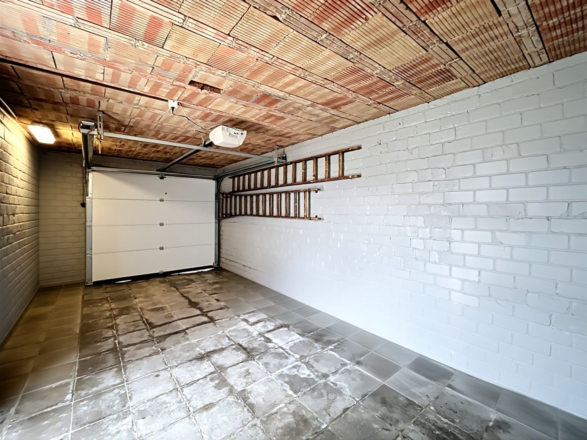 Ruime woning met 3 slaapkamers en grote garage op perceel van 1148 m² met zicht op oneindig groen.  foto 18