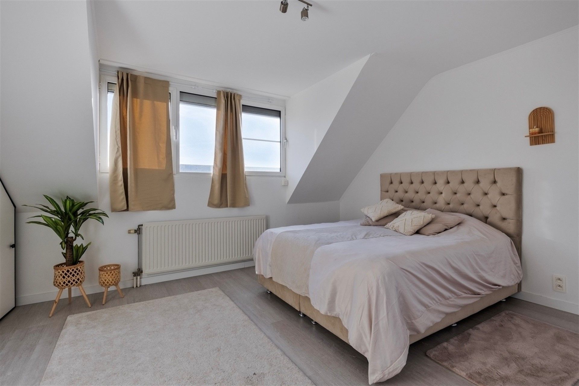 Ruim duplexappartement met 3 slaapkamers foto 9