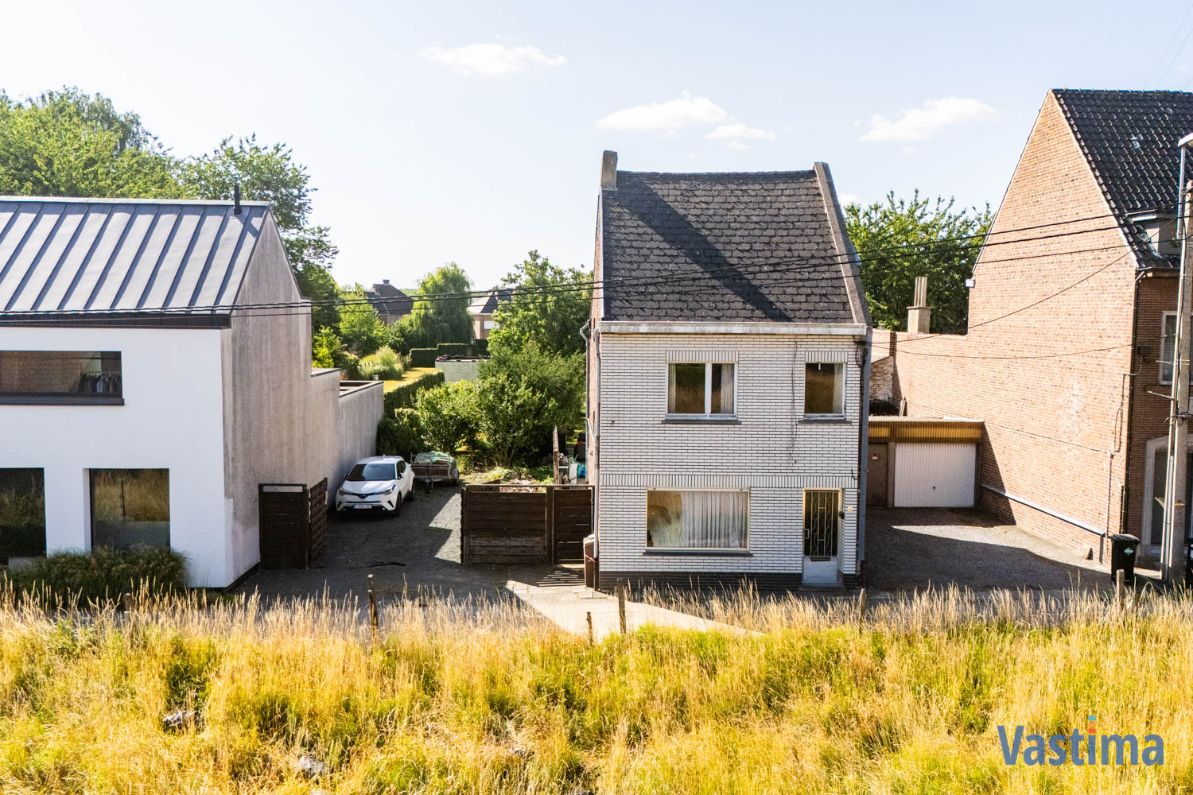 Hoofdfoto van de publicatie: Renovatiewoning met aanpalende bouwgrond nabij centrum Erembodegem