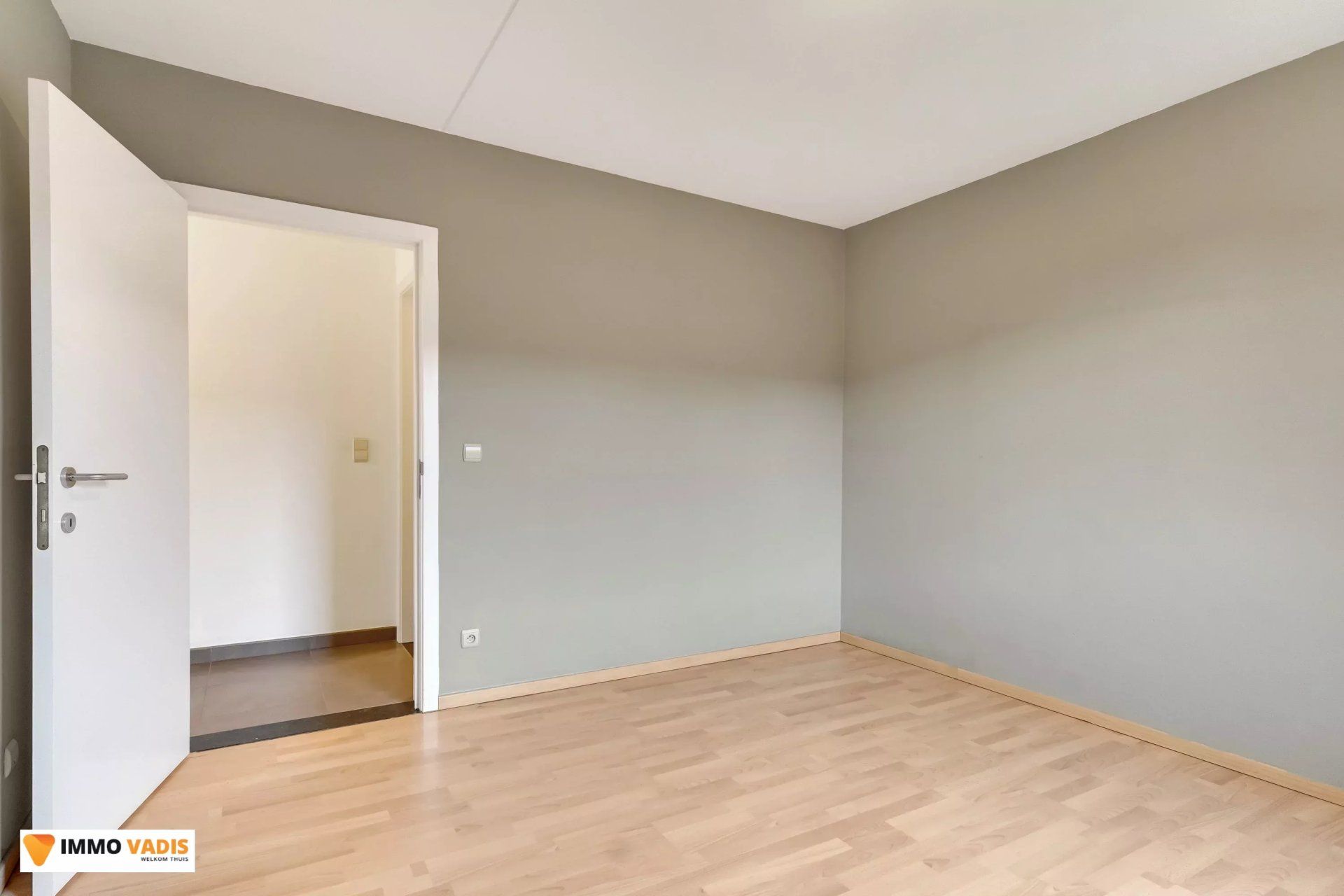 Goed onderhouden appartement met twee slaapkamers, terras en afgesloten parkeerplaats foto 10