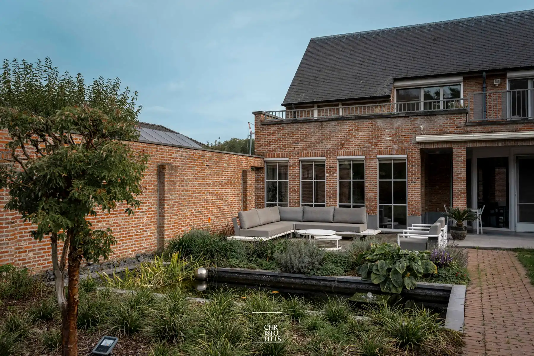 Exclusief landhuis met buitenzwembad op perceel van 2.787m² aan de bosrand. foto 24