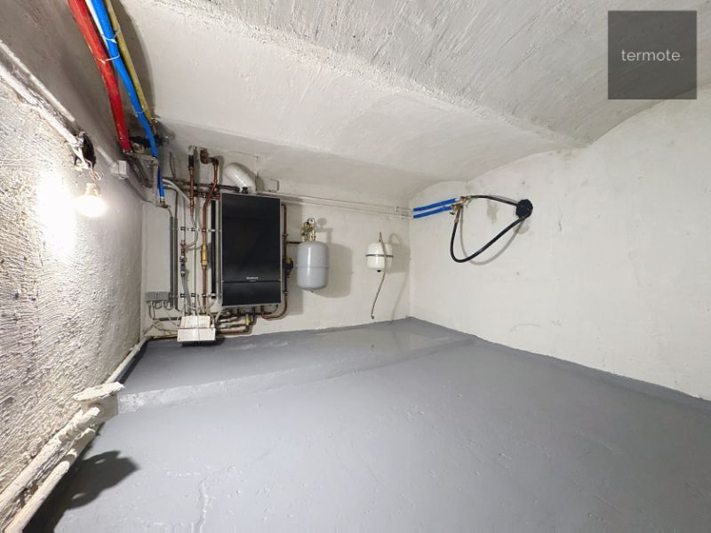 magazijn met woonst foto 24