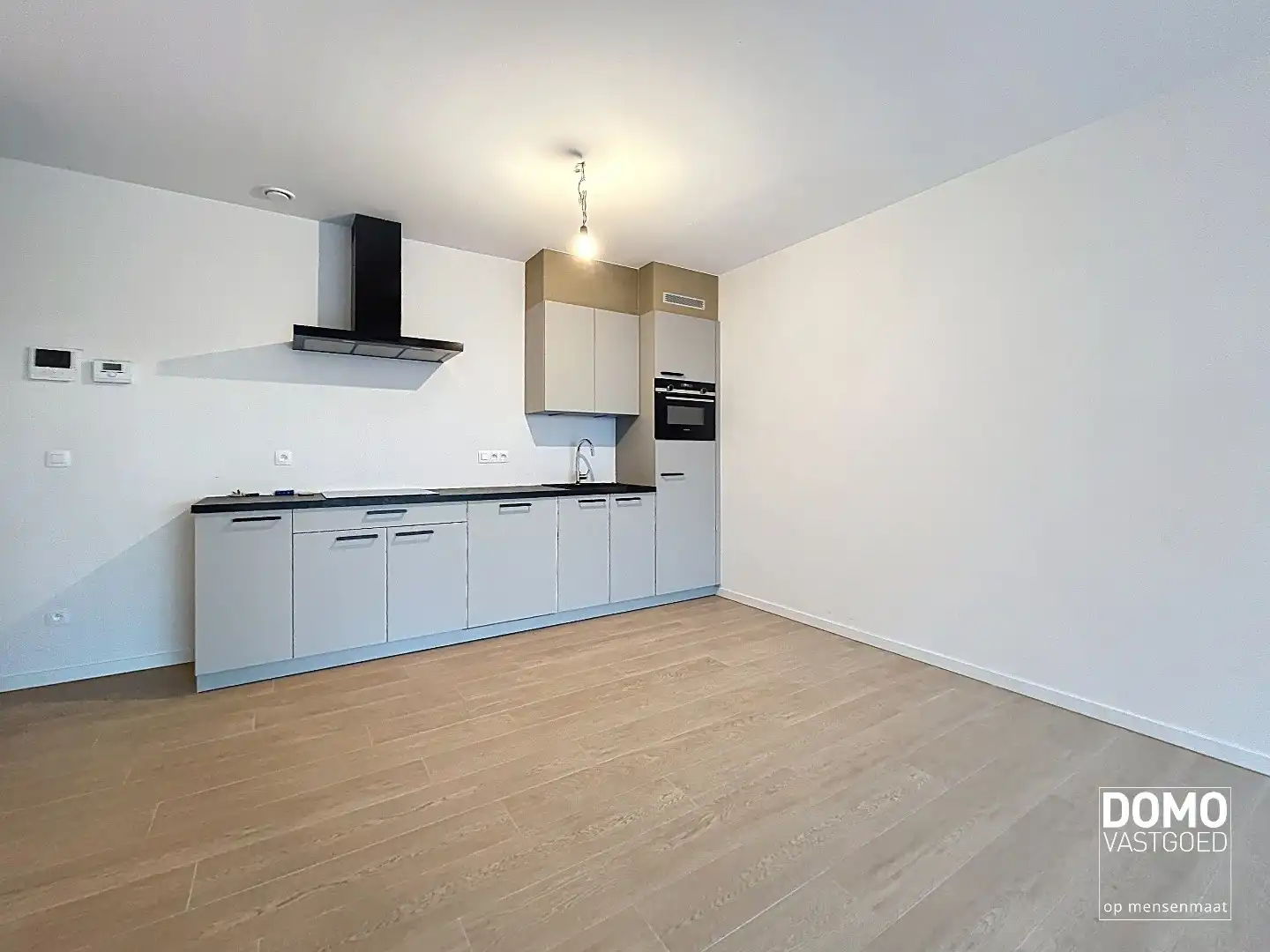 RUIM TWEE SLAAPKAMER APPARTEMENT MET TERRAS, LIFT EN AUTOSTANDPLAATS IN CENTRUM KERMT foto 5