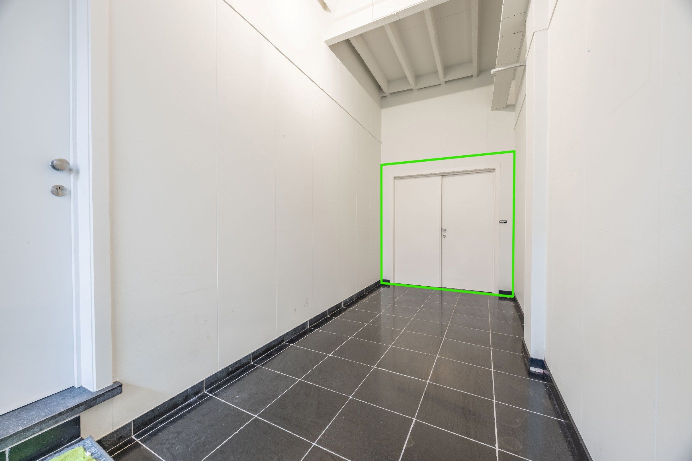 CENTRAAL GELEGEN HANDELSPAND MET TAL VAN MOGELIJKHEDEN IN ZWEVEGEM! foto 3