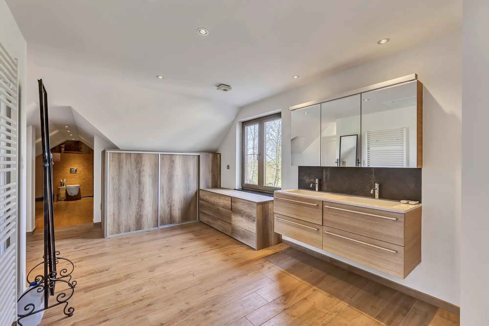 Fantastische woning met mogelijkheid zelfstandige activiteit foto 9