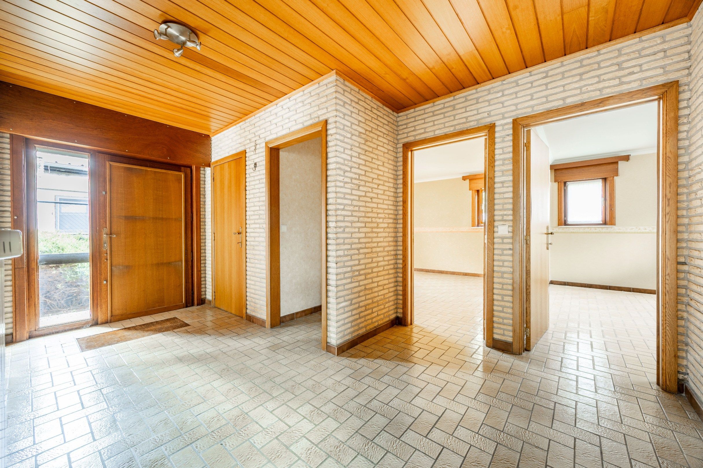 TRAPLOZE WONING MET ZONNIGE TUIN foto 4