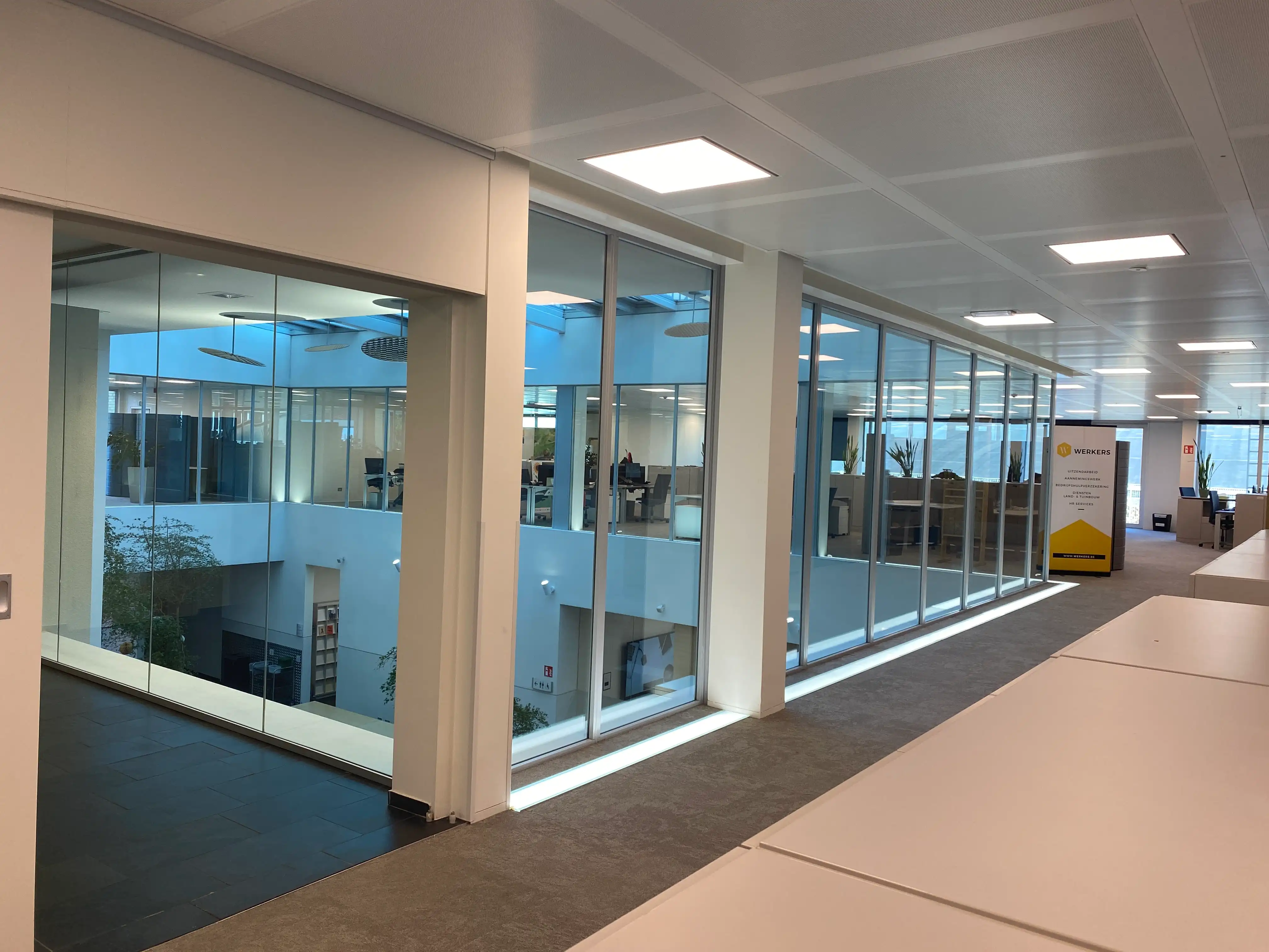 Volledig instapklaar kantoor te huur van 528 m². foto 3
