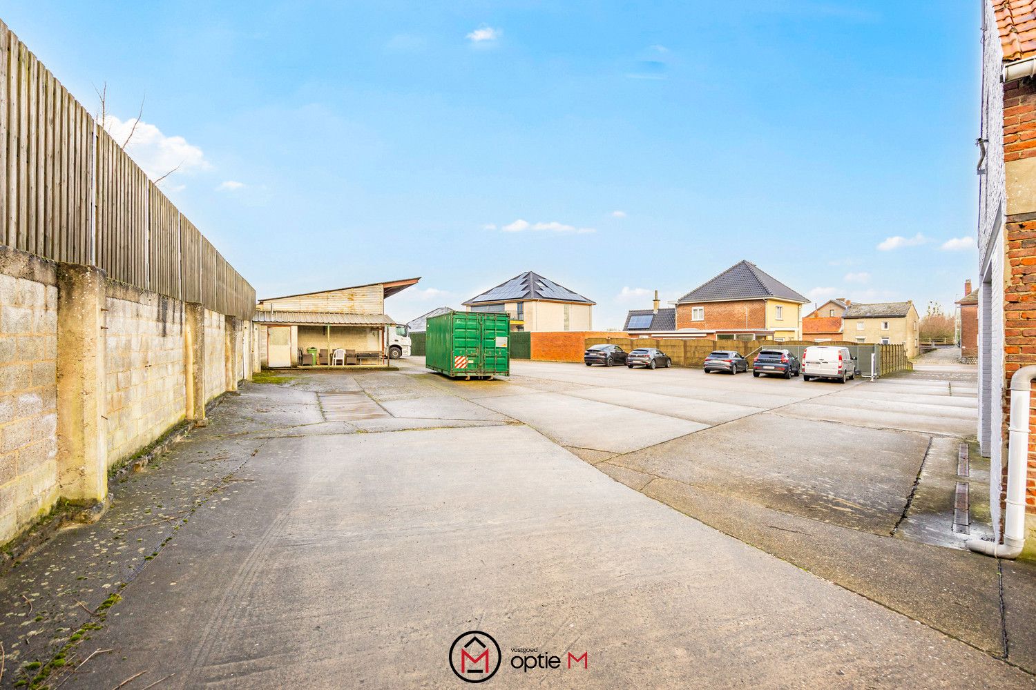 Gebouw met 3 appartementen, 2 kantoren & werkplaats in Bilzen foto 15