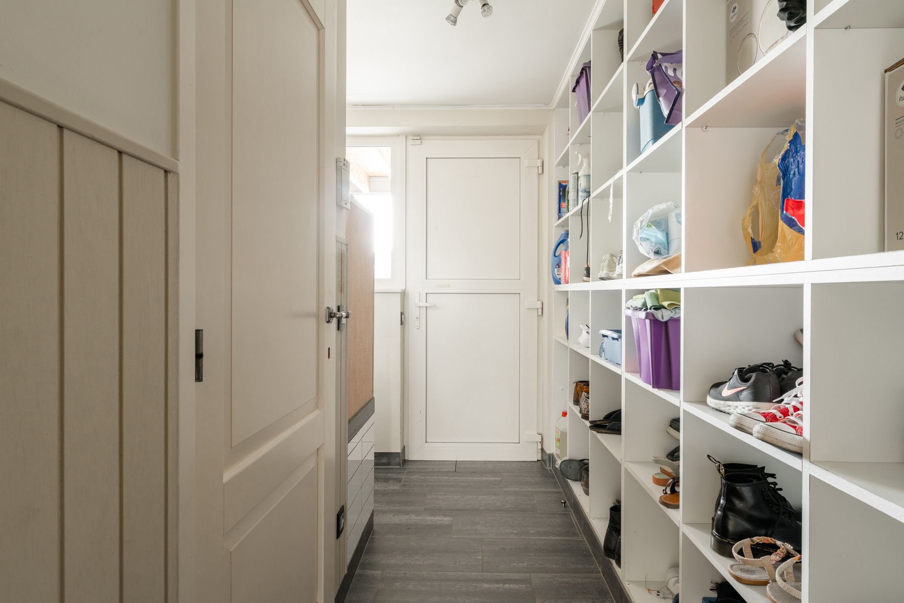 Ruime gerenoveerde woning met zwembad  foto 14