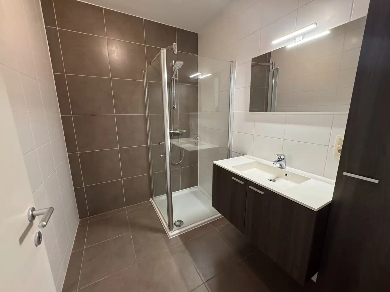 Te huur – Ruim en lichtrijk appartement met 2 slaapkamers in het centrum van Zutendaal foto 5