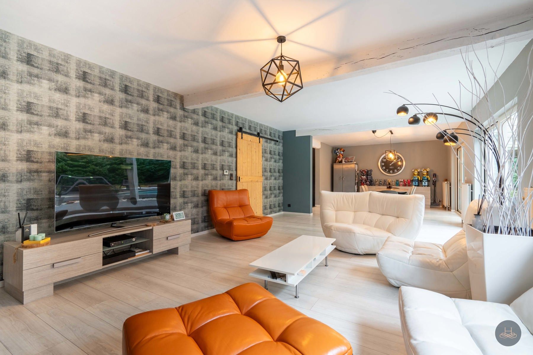 Unieke gerenoveerde villa in het groen met prachtig zwembad foto 12