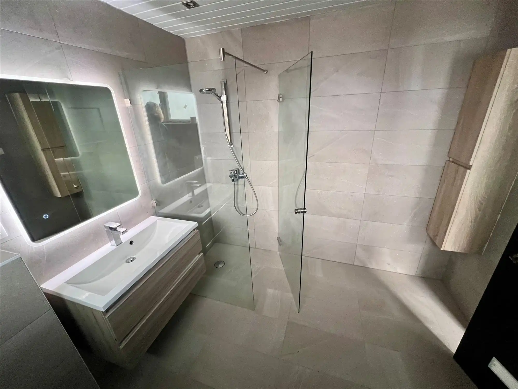 Gerenoveerde ruime gezinswoning met 4 slpks foto 13