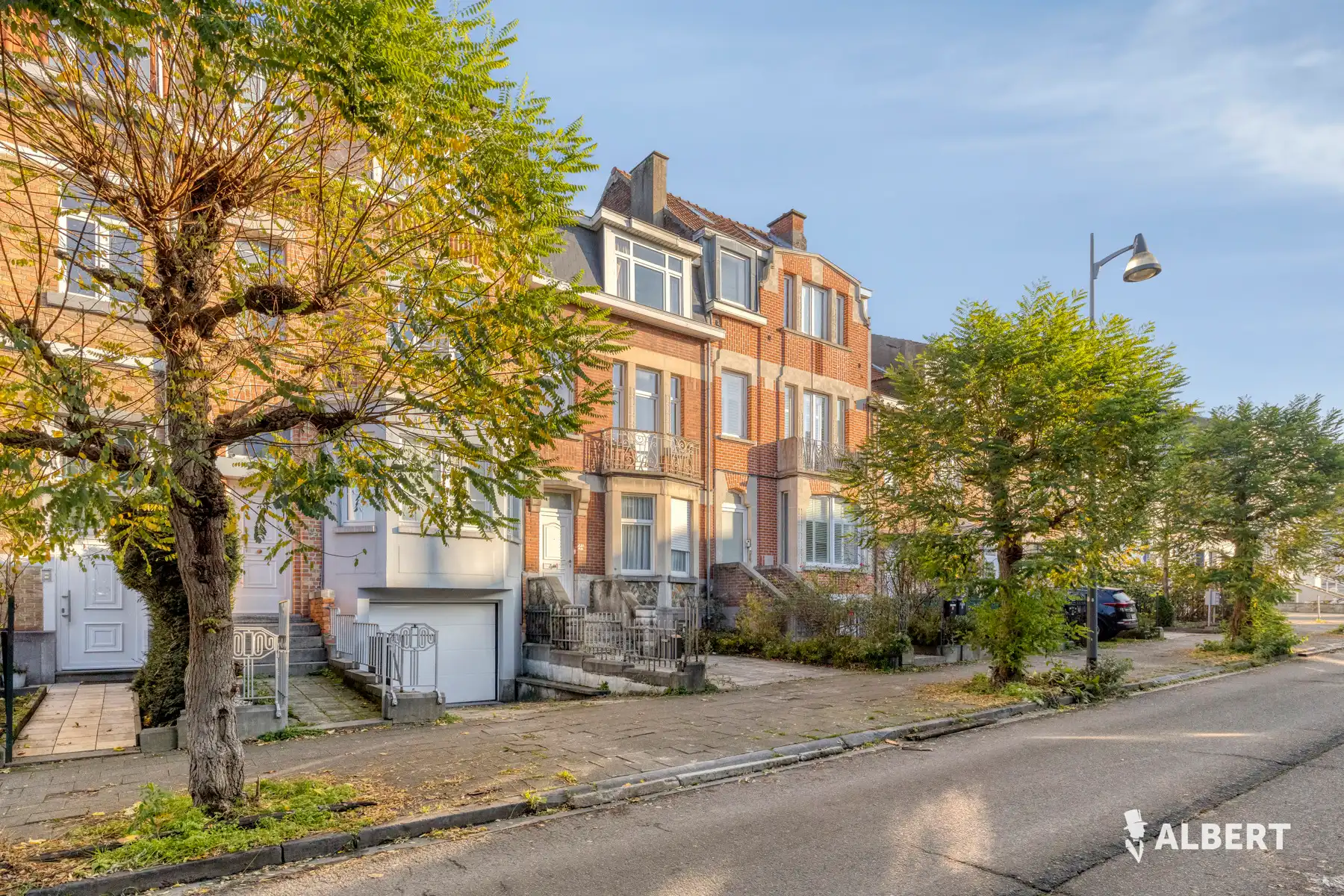 Instapklare gezinswoning met 4-5 slaapkamers foto {{pictureIndex}}