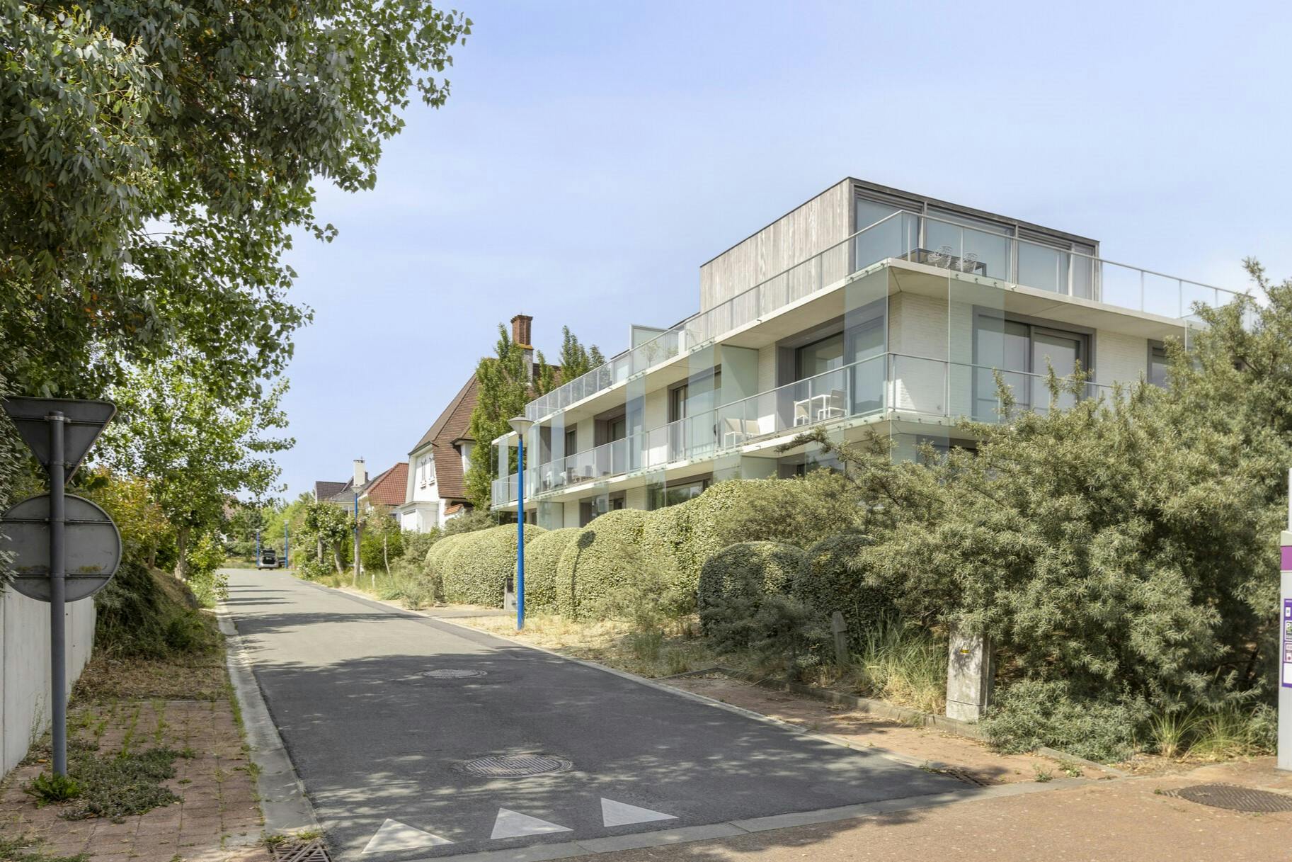 Modern appartement van Rietveld op enkele passen van zee! foto 21